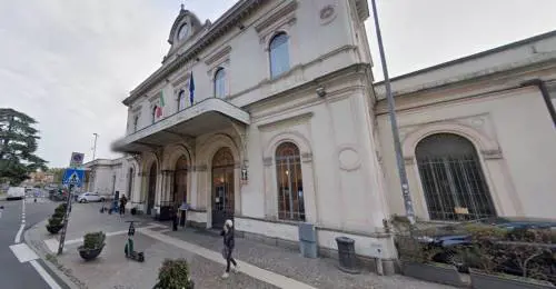 Hashish e cocaina alla stazione di Monza: la spacciatrice è travestita da unicorno