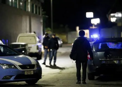 L'aggressione alle spalle e il colpo alla testa: a Latina furia di uno straniero sulla 16enne