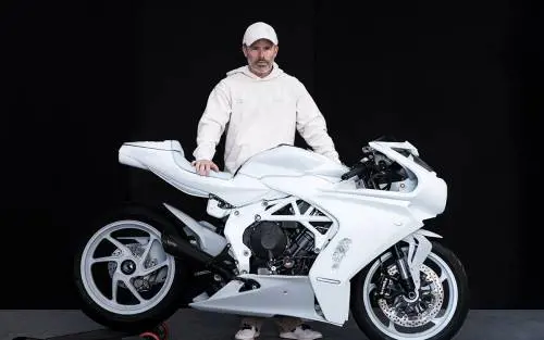  Mv Agusta Superveloce Arsham, fusione perfetta tra arte e emozione