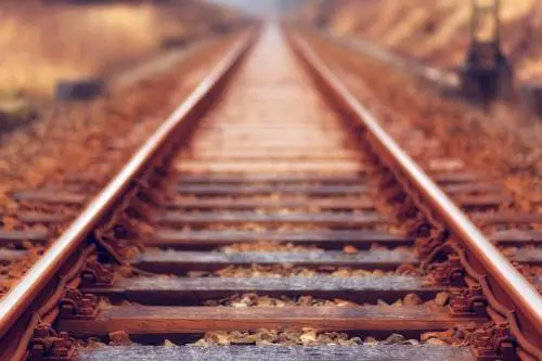Morto un bimbo di 9 anni investito da un treno