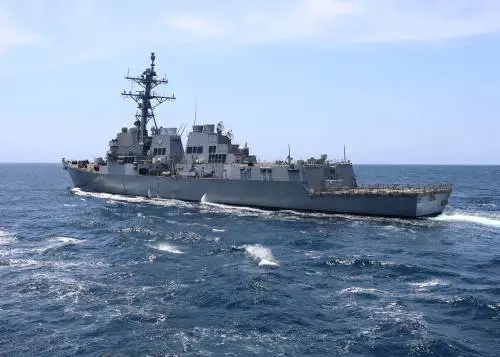 Il cacciatorpediniere della Marina Usa USS Mason, che ha prestato soccorso alla nave cisterna norvegese Strinda.