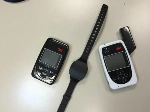 Bracciali elettronici paradosso italiano: record di dispositivi ma controlli difficili