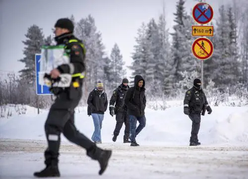 "Riapriamo due valichi". La mossa della Finlandia con la Russia: cosa cambia