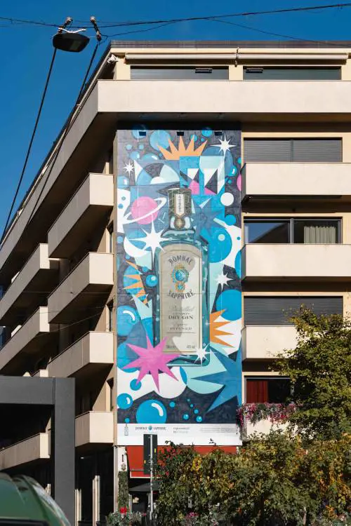 Gli street art più famosi reinterpretano il "blu" Bombay Sapphire