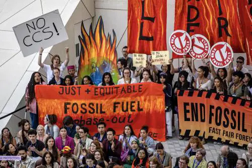 Il petrolio resta indigesto. Alla Cop28 si litiga ancora