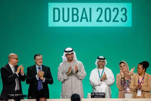 "Abbandonare combustibili fossili". Cop28, c'è l'accordo: cosa è stato deciso