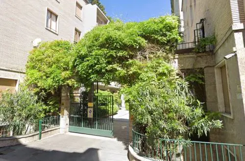 Milano, Fiorenza Rancilio trovata morta in casa. Fermato il figlio: è in cura per disturbi psichici