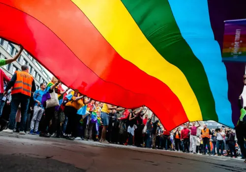"Un'arma per i trans": cosa prevede la legge "woke" che fa infuriare J.K. Rowling