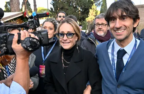 "Bel segnale delle istituzioni". Arianna Meloni difende Lollobrigida sul caso Frecciarossa