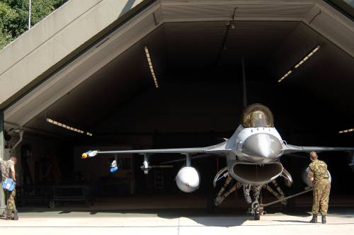In Europa compare la bomba atomica B61-12: cosa rivela il test sull'F-16