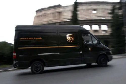Lavoratori "telecomandati" e gps sui palmari: la realtà alla "Black mirror" di Ups