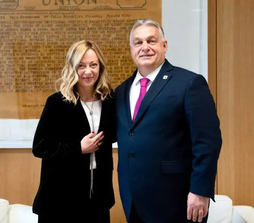 Meloni "pontiere" con "l’amico Viktor": l’ingresso di Fidesz nei Conservatori Ecr e dieci miliardi in più