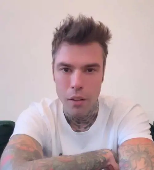 Uno "scivolone" di Fedez pure sulle terapie intensive