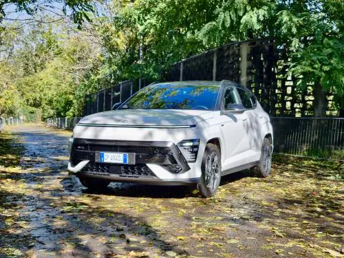 Hyundai Kona Hybrid: il video test drive del nuovo crossover ibrido 