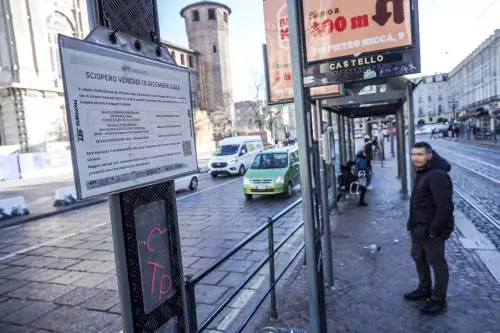 Lo sciopero azzoppa lo shopping natalizio. Ma a pagare sono cittadini e negozianti