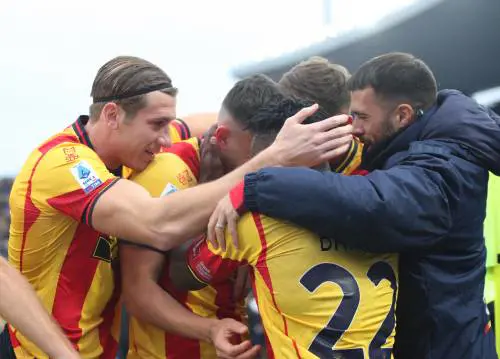 Ramadani regala tre punti pesantissimi al Lecce. Frosinone battuto 2-1