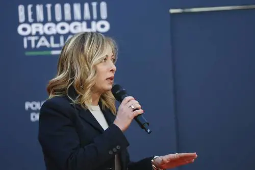 “Quale discorso ha ascoltato?”. Meloni zittisce così Schlein sui migranti