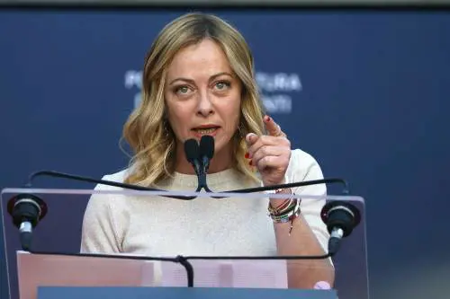 "Gli influencer non sono un modello". La stoccata di Meloni a Ferragni e l’orgoglio italiano