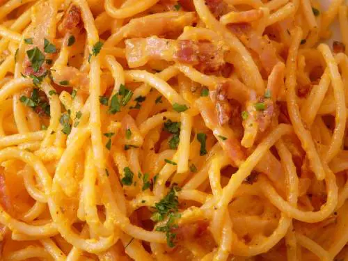 Carbonara, tradizione ma con giudizio. Guai a perdere la testa per un piatto