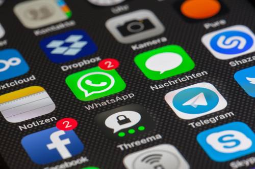 Basta uno "shake": la novità che cambia tutto su WhatsApp