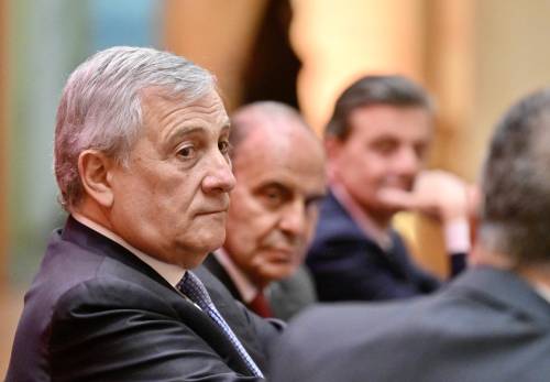 "Sì al premierato". "Conte? Da Tso": il dibattito Tajani-Calenda alla presentazione del libro di Vespa