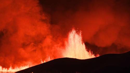 Islanda, erutta un vulcano: le immagini spettacolari