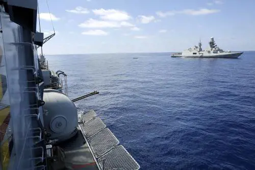 Partita la prima fregata italiana: la mossa contro i raid nel Mar Rosso