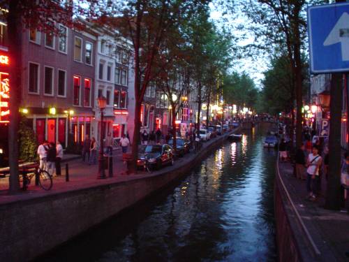 Via il quartiere a luci rosse dal centro: e ad Amsterdam scoppia la bufera