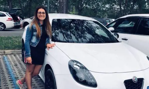 Le coltellate, il sangue e l'allarme: 26enne massacrata in casa a Treviso
