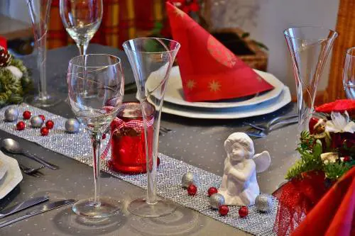 Come apparecchiare la tavola a Natale? Ecco come farlo con creatività ed eleganza