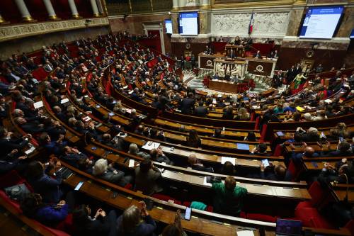 Macron perde il ministro della Sanità: il governo si spacca sui migranti