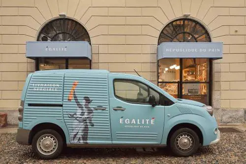 Égalité, un angolo di Parigi a Milano.  Dopo via Melzo arriva anche in Brera
