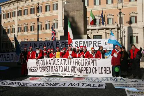 "Odio, femminicidi, bimbi strappati ai genitori. L'Armata dei padri per tutelare i figli"