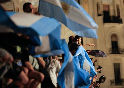 Le proteste a Buenos Aires contro il presidente Javier Milei