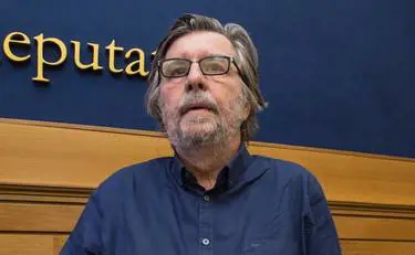 Sansonetti finisce nei guai per il crac del "Garantista"