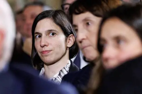 "Scelte che valgono un -10%": i numeri che svelano il flop pro migranti di Schlein
