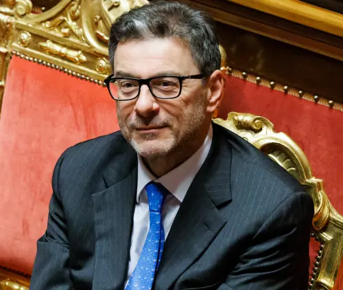Giorgetti: "Pil ok, ora serve uno scatto"