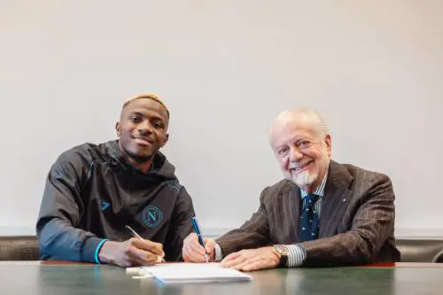 Il Napoli blinda Osimhen: stipendio raddoppiato e contratto fino al 2026