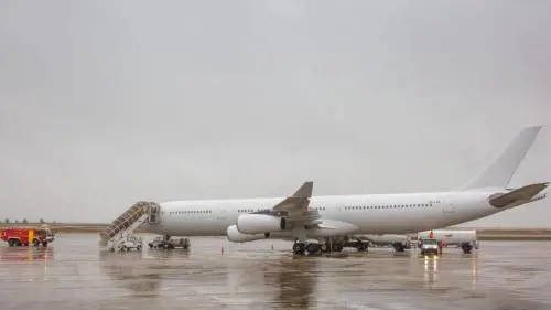 Quei voli sospetti, poi la soffiata anonima: il mistero dell'Airbus bloccato dai francesi