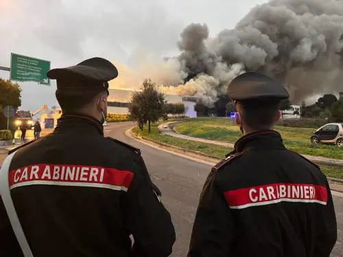 "Le nostre famiglie capiscono". Le storie di chi a Natale aiuta a Malagrotta