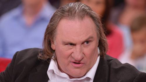 Gérard Depardieu convocato in commissariato: è accusato di violenza sessuale da due donne, sarà preso in custodia