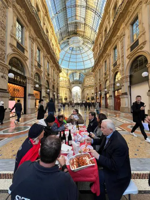 "È abusivo". E multano il pranzo dei senzatetto