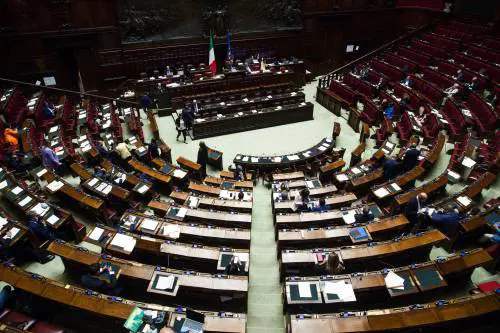 Banche, pesca, Inter e Amazon: ecco come investono i politici