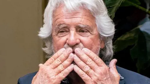 Scissione o cause legali. Il guru è spalle al muro dopo lo schiaffo dei suoi