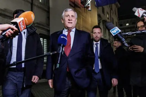 La guerra di Fi. "Fuori dalle liste chi non paga"