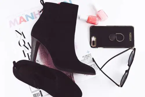 Borse e scarpe uniche per donne uniche a Capodanno con The Drop