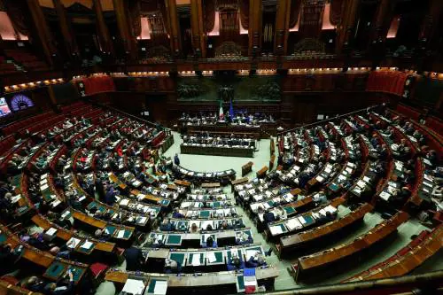 Manovra, ok della Camera. Sanità, Irpef, Rai e pensioni: tutte le novità