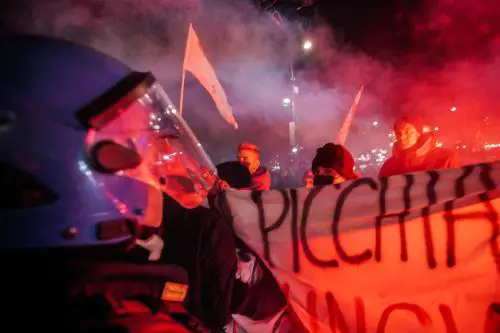 Il centro sociale prepara i botti per Capodanno: ”È resistenza"