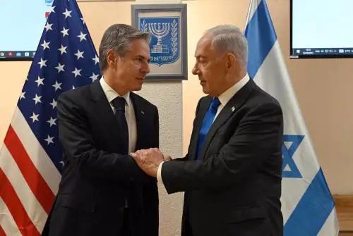 Blinken vola da Netanyahu. "Meno bombe, più raid mirati"