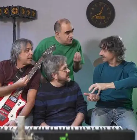"Venduti", "Tua madre". Scoppia la bufera su Elio e le Storie Tese